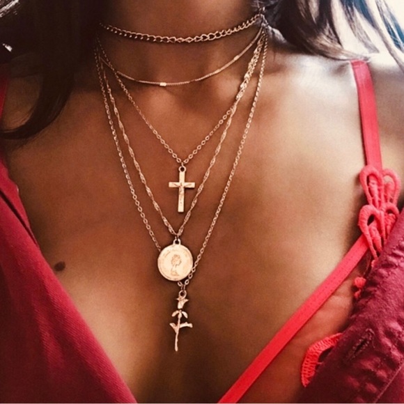 TROIS • Layered 3 Pendent Gold Chain Necklace - Picture 2 of 6